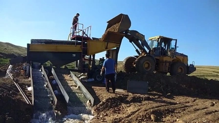 Mobile Mineralsand-Diamant-Tantalit-Goldbergbau-Schwenk-Schleusenwaschmaschine